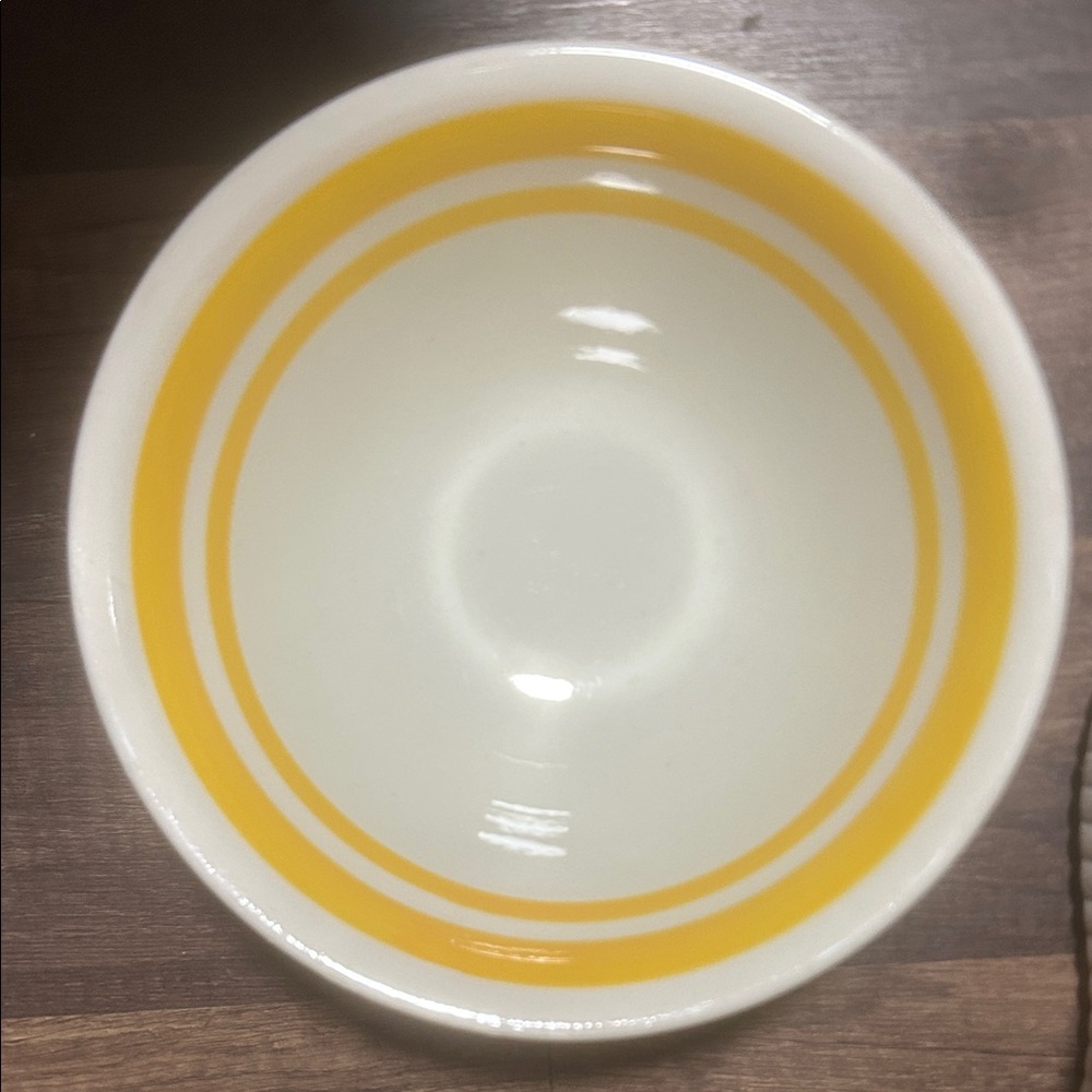 Made in Italy Classic White Ceramic Bowl with Yellow Accent Rings